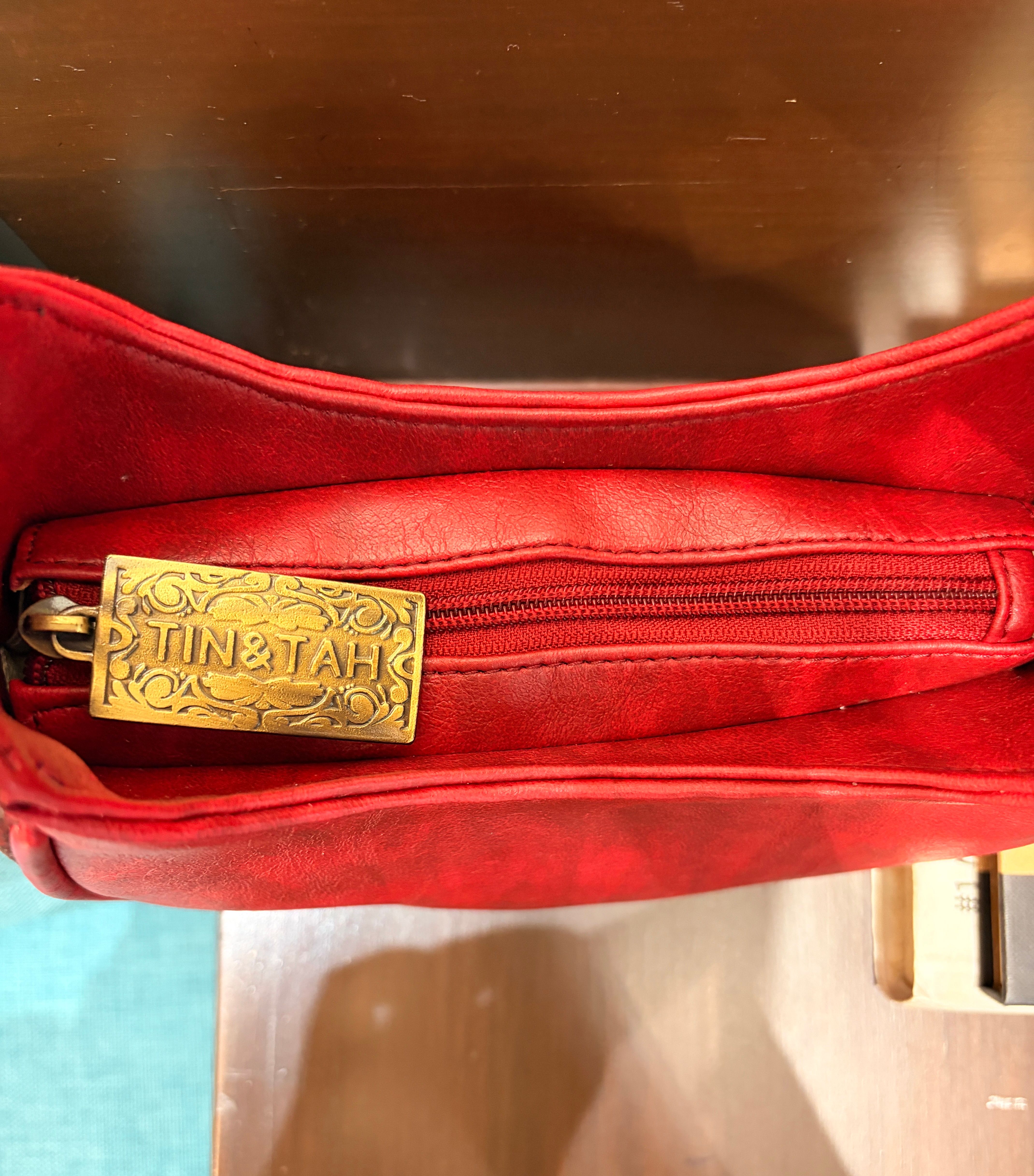 Soldiers handbag (red) - image 2