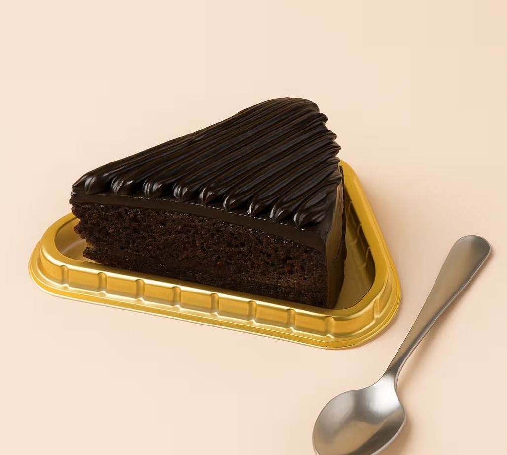 No cream premium chocolate truffle pastry